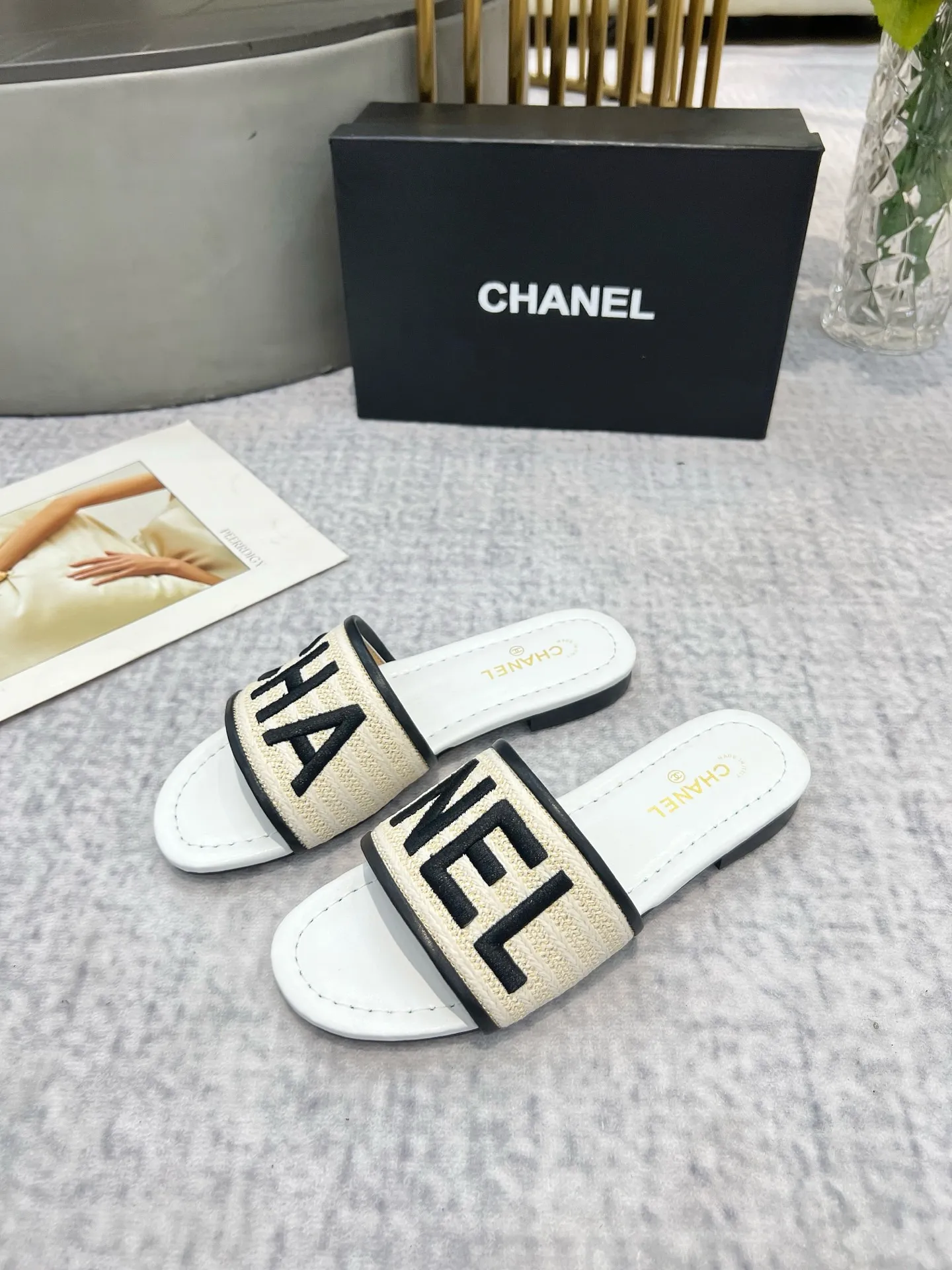 👟👟Ex-factory price 340👟👟 Genuine leather sole +30 CHANEL, the upper uses three-dimensional electric embroidery technology, the upper foot is comfortable, soft and breathable, must-have size 35-43 every day, leather sole +30